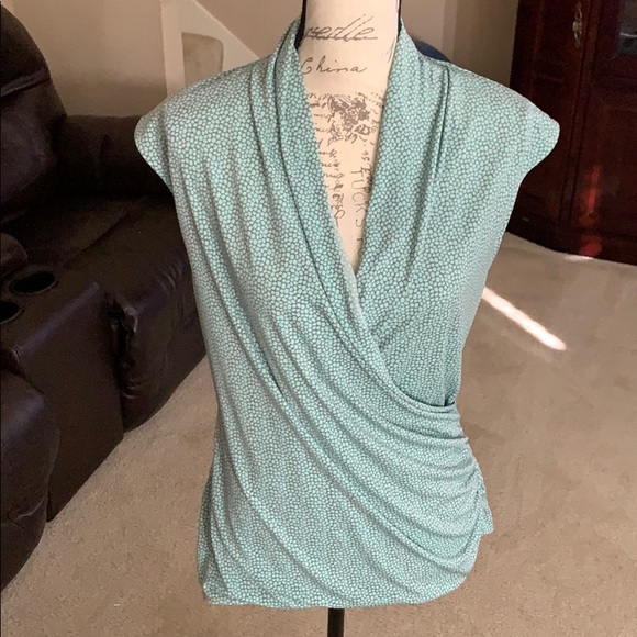 Ladies top - Picture 1 of 5